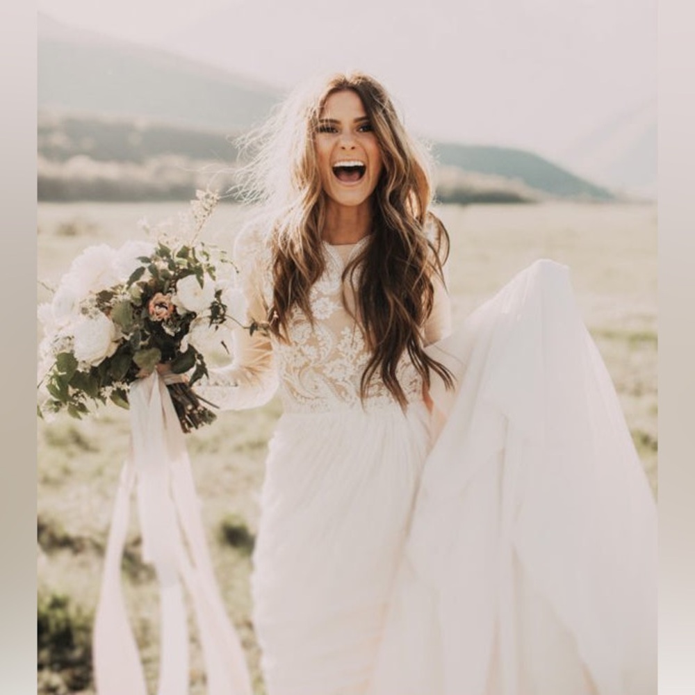 NEW Long Sleeve Boho Wedding Dress size 4 Never Worn